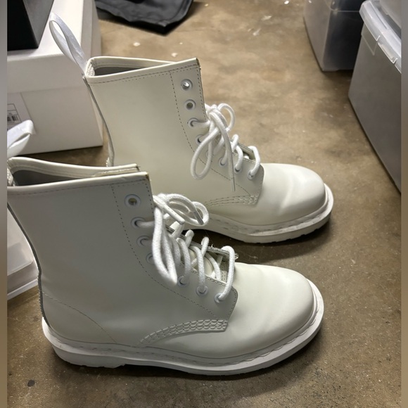 Dr. Martens Mono lace up boots in all white - Picture 1 of 5